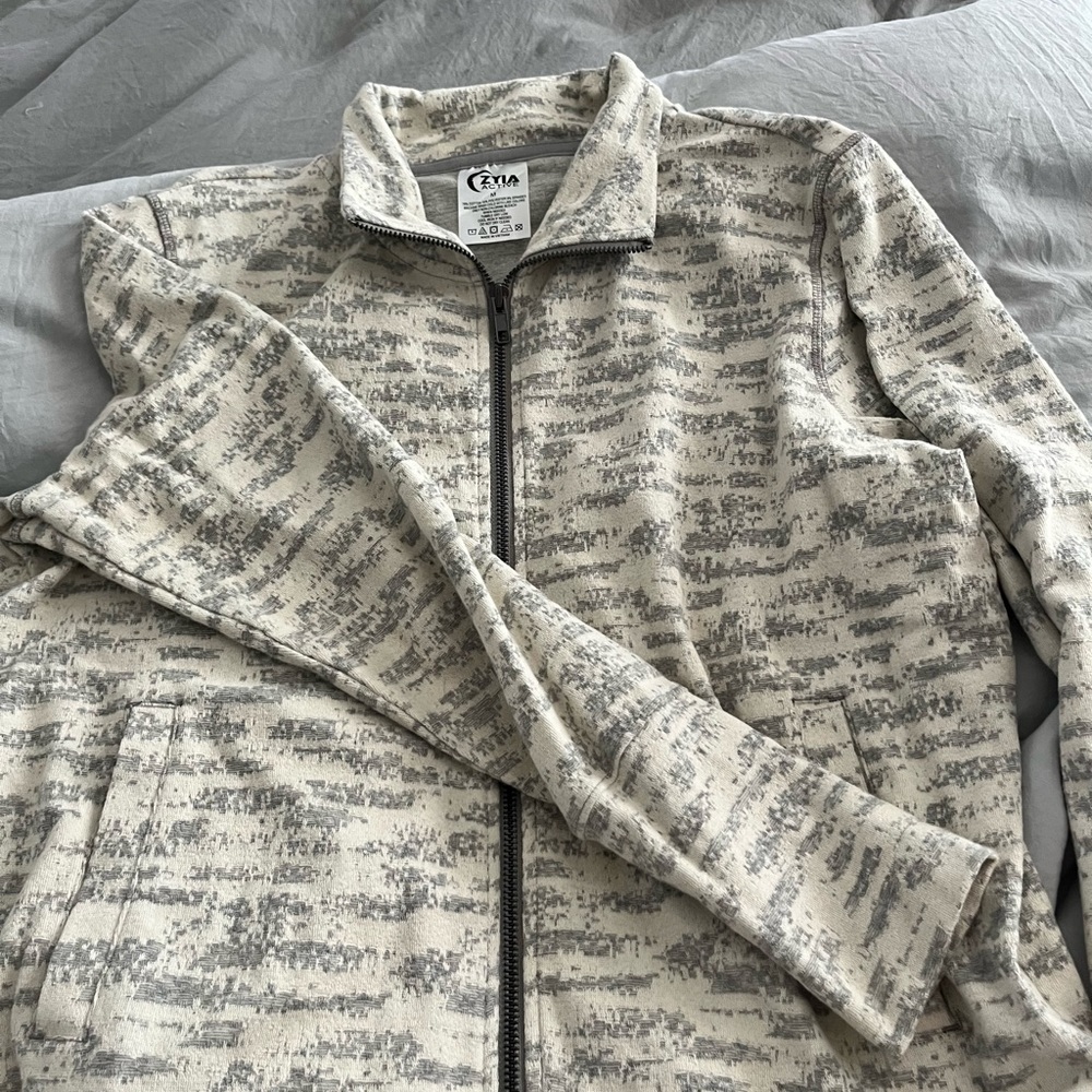 Zyia Jacket. Women’s sport jacket